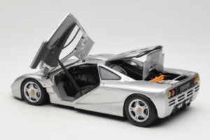McLaren F1 Silber UT Models 1:18 530133180-R1 Metall – Bild 5 von 8