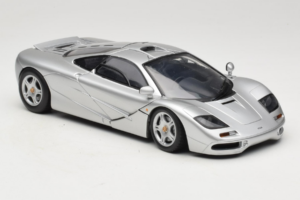 McLaren F1 Silber UT Models 1:18 530133180-R1 Metall – Bild 6 von 8