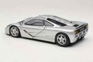McLaren F1 Silber UT Models 1:18 530133180-R1 Metall – Bild 7 von 8