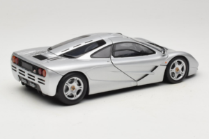 McLaren F1 Silber UT Models 1:18 530133180 Metall – Bild 3 von 8