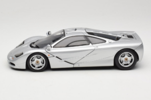 McLaren F1 Silber UT Models 1:18 530133180 Metall – Bild 4 von 8