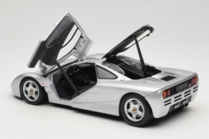 McLaren F1 Silber UT Models 1:18 530133180 Metall – Bild 5 von 8