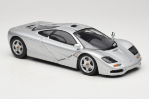 McLaren F1 Silber UT Models 1:18 530133180 Metall – Bild 6 von 8