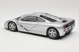 McLaren F1 Silber UT Models 1:18 530133180 Metall – Bild 7 von 8