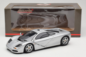 McLaren F1 Silber UT Models 1:18 530133180 Metall – Bild 8 von 8