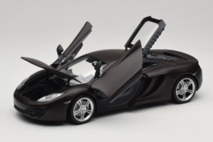 McLaren MP4-12C Matt Black Minichamps 1:18 110133021 Metall – Bild 2 von 8