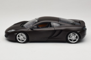 McLaren MP4-12C Matt Black Minichamps 1:18 110133021 Metall – Bild 4 von 8