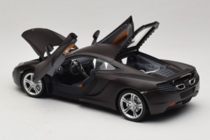 McLaren MP4-12C Matt Black Minichamps 1:18 110133021 Metall – Bild 5 von 8