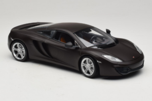 McLaren MP4-12C Matt Black Minichamps 1:18 110133021 Metall – Bild 6 von 8
