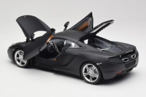 McLaren MP4-12C Matt Satellite Grau Minichamps 1:18 110133024 Metall – Bild 5 von 8
