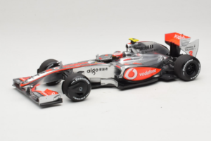 McLaren MP4-24 Mercedes #2 H. Kovalainen F1 2009 Dealer Edition Minichamps 1:18 B66960041 Metall