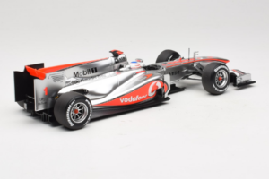 McLaren MP4-25 Mercedes #1 J. Button Vodafone McLaren Showcar F1 2010 Minichamps 1:18 530101801 Metall – Bild 2 von 7
