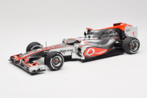 McLaren MP4-25 Mercedes #1 J. Button Vodafone McLaren Showcar F1 2010 Minichamps 1:18 530101801 Metall