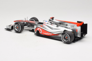 McLaren MP4-25 Mercedes #1 J. Button Vodafone McLaren Showcar F1 2010 Minichamps 1:18 530101801 Metall – Bild 5 von 7