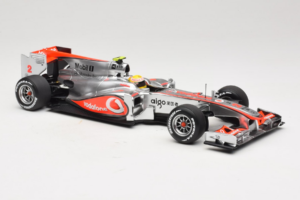 McLaren MP4-25 Mercedes #2 L. Hamilton Vodafone McLaren F1 2010 Minichamps 1:18 530101802 Metall – Bild 4 von 7