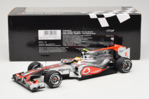McLaren MP4-25 Mercedes #2 L. Hamilton Vodafone McLaren F1 2010 Minichamps 1:18 530101802 Metall – Bild 6 von 7