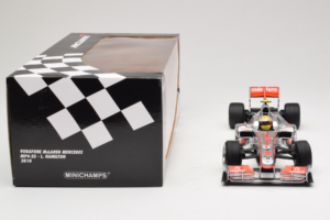 McLaren MP4-25 Mercedes #2 L. Hamilton Vodafone McLaren F1 2010 Minichamps 1:18 530101802 Metall – Bild 7 von 7