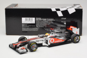 McLaren MP4-26 Mercedes #3 L. Hamilton Vodafone McLaren F1 2011 Minichamps 1:18 530111803 Metall – Bild 6 von 7