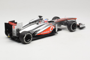 McLaren MP4-28 Mercedes #5 J. Button Vodafone McLaren F1 2013 Minichamps 1:18 530131805 Metall – Bild 2 von 7