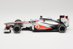 McLaren MP4-28 Mercedes #5 J. Button Vodafone McLaren F1 2013 Minichamps 1:18 530131805 Metall – Bild 3 von 7