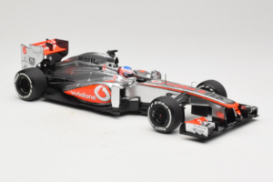 McLaren MP4-28 Mercedes #5 J. Button Vodafone McLaren F1 2013 Minichamps 1:18 530131805 Metall – Bild 4 von 7