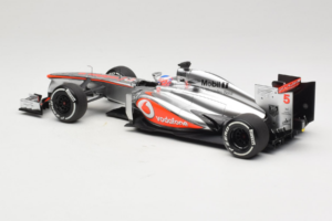 McLaren MP4-28 Mercedes #5 J. Button Vodafone McLaren F1 2013 Minichamps 1:18 530131805 Metall – Bild 5 von 7