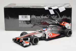 McLaren MP4-28 Mercedes #5 J. Button Vodafone McLaren F1 2013 Minichamps 1:18 530131805 Metall – Bild 6 von 7