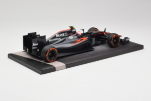 McLaren MP4-30 Honda #22 J. Button McLaren Honda F1 Team Spanish Grand Prix 2015 Minichamps 1:18 537151122 Metall – Bild 3 von 7