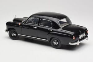 Mercedes 180 W120 Ponton Schwarz Revell 1:18 08973 Metall – Bild 7 von 8