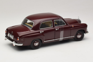 Mercedes 180 Ponton Dunkelrot Revell 1:18 08876 Metall – Bild 2 von 6
