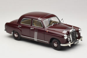Mercedes 180 Ponton Dunkelrot Revell 1:18 08876 Metall – Bild 4 von 6