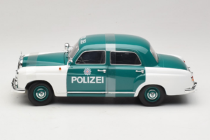 Mercedes 180 Ponton Polizei Revell 1:18 8863 Metall – Bild 3 von 6
