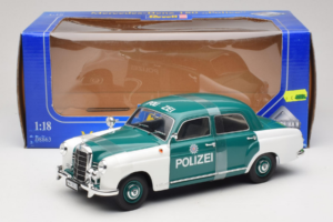 Mercedes 180 Ponton Polizei Revell 1:18 8863 Metall – Bild 6 von 6
