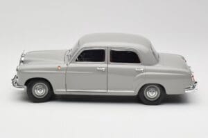 Mercedes 180 W120 Ponton Graphite Grey Revell 1:18 08974 Metall – Bild 4 von 8