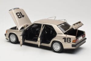 Mercedes 190E 2.3-16 W201 #1 N. Lauda Race of Champions Nurburgring 1984 AUTOart 1:18 88431 Metall – Bild 5 von 8