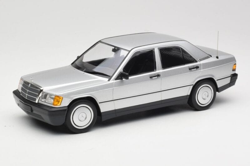 Mercedes 190E W201 Silber Minichamps 1:18 155037004 Metall