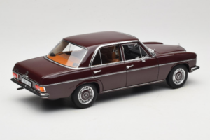 Mercedes 200 W115 Dunkel Rotbraun Norev 1:18 183778 Metall – Bild 3 von 8