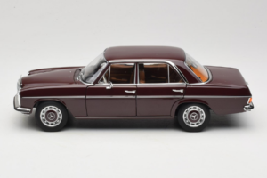 Mercedes 200 W115 Dunkel Rotbraun Norev 1:18 183778 Metall – Bild 4 von 8
