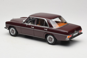 Mercedes 200 W115 Dunkel Rotbraun Norev 1:18 183778 Metall – Bild 7 von 8