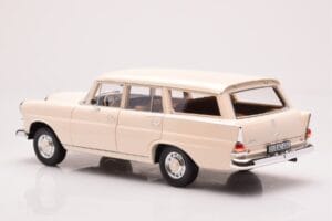 Mercedes 200 Universal W110 Creme Norev 1:18 183709 Metall – Bild 7 von 8