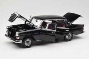 Mercedes 200 W110 Schwarz Norev 1:18 183574 Metall – Bild 2 von 8