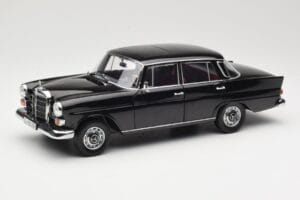 Mercedes 200 W110 Schwarz Norev 1:18 183574 Metall