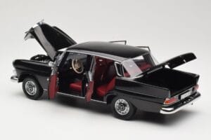 Mercedes 200 W110 Schwarz Norev 1:18 183574 Metall – Bild 5 von 8