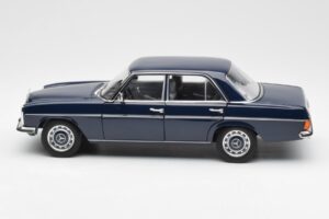 Mercedes 200 W114 Midnight Blau Händler Edition Norev 1:18 B66040694 Metall – Bild 4 von 8
