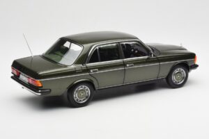 Mercedes 200 W123 Cypress Grün Metallic Händler Edition Norev 1:18 B66040654 Metall – Bild 3 von 8