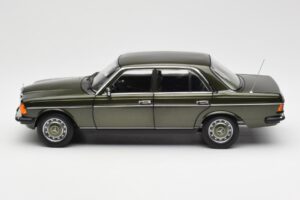 Mercedes 200 W123 Cypress Grün Metallic Händler Edition Norev 1:18 B66040654 Metall – Bild 4 von 8