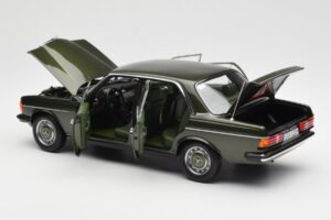 Mercedes 200 W123 Cypress Grün Metallic Händler Edition Norev 1:18 B66040654 Metall – Bild 5 von 8