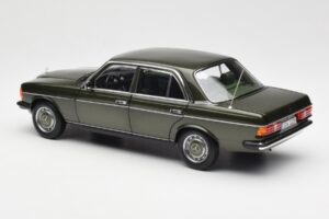 Mercedes 200 W123 Cypress Grün Metallic Händler Edition Norev 1:18 B66040654 Metall – Bild 7 von 8