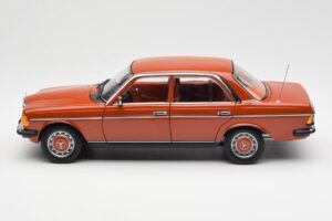 Mercedes 200 W123 English Rot Händler Edition Norev 1:18 B66040653 Metall – Bild 4 von 8