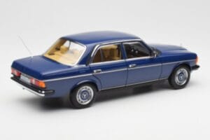 Mercedes 200 W123 Surf Blau Norev 1:18 183710 Metall – Bild 3 von 8